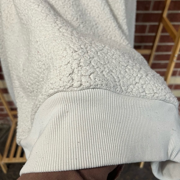 American Eagle Off-White Sherpa - Picture 5 of 7